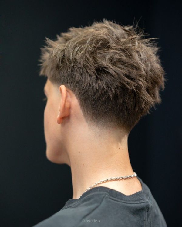 Short-Textured-Middle-Part-with-Low-Fade.